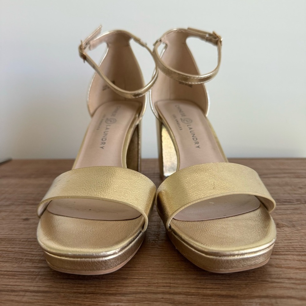 Chinese Laundry- Women’s Teri New Metallic Heeled Sandal in Gold size 7.5 - Picture 2 of 12